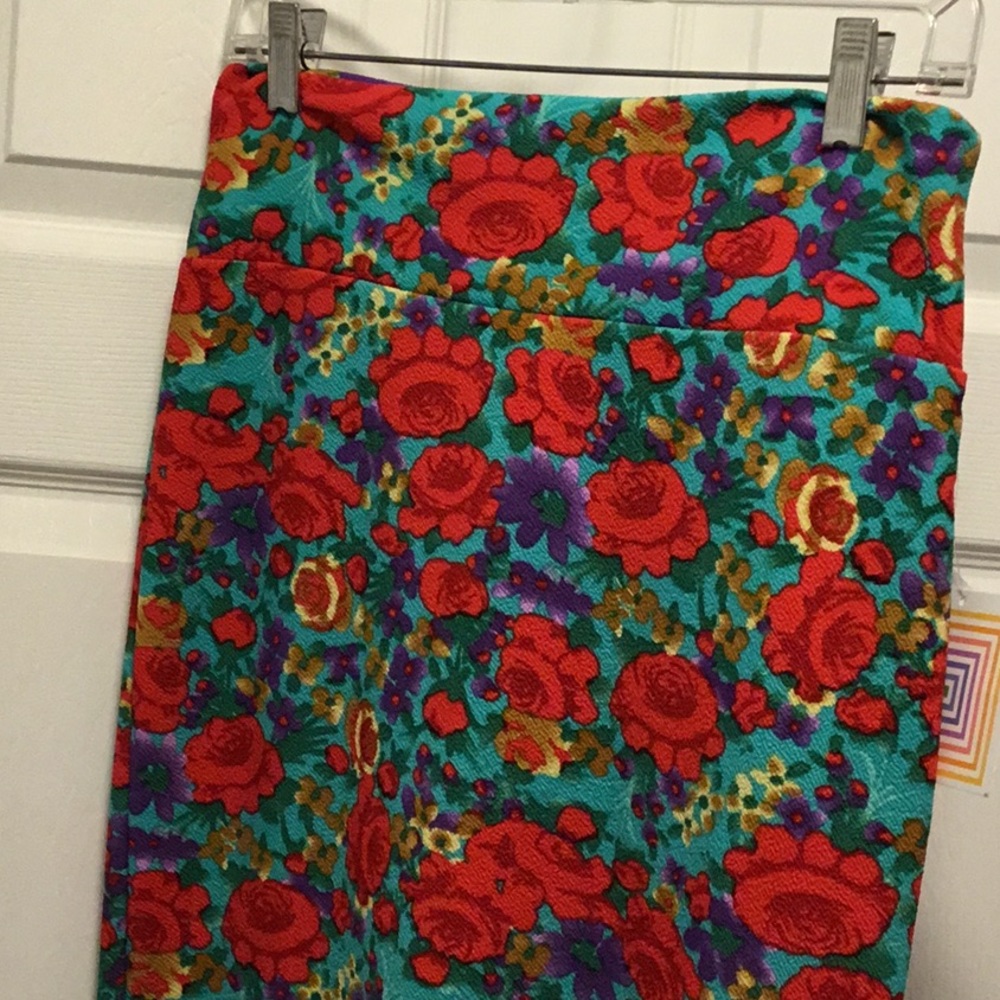 LuLARoe medium floral Cassie